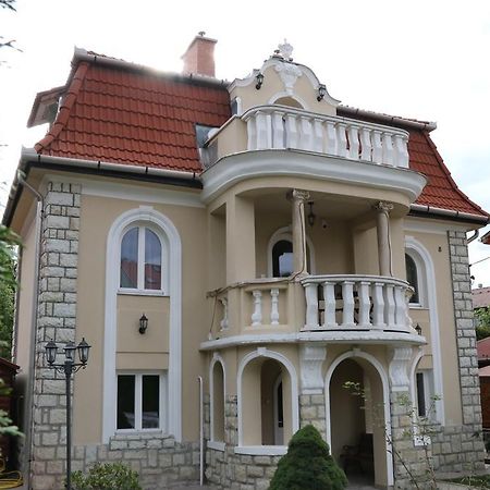 Aradi Vendeghaz Hotel Miskolc Exterior photo