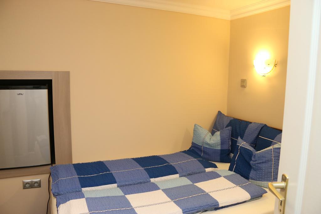 Aradi Vendeghaz Hotel Miskolc Room photo