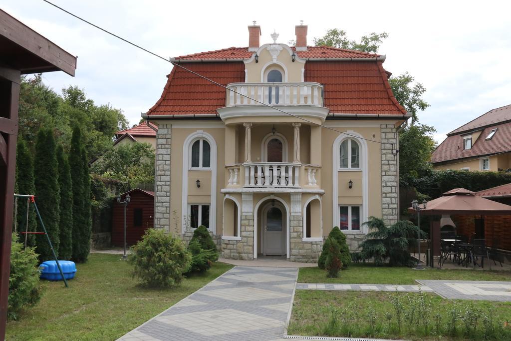 Aradi Vendeghaz Hotel Miskolc Exterior photo