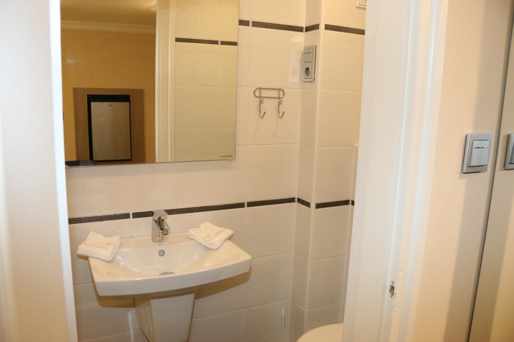 Aradi Vendeghaz Hotel Miskolc Room photo