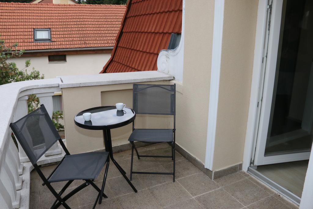 Aradi Vendeghaz Hotel Miskolc Exterior photo