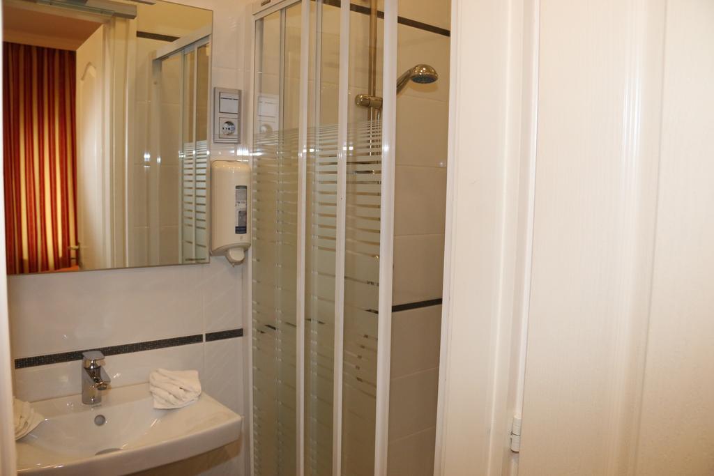 Aradi Vendeghaz Hotel Miskolc Room photo
